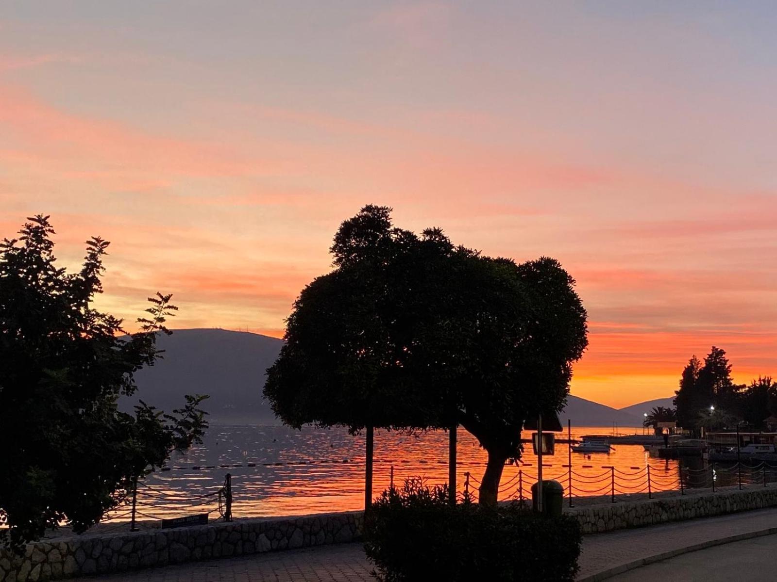 Apartment Casa Sul Mare Tivat Exterior photo